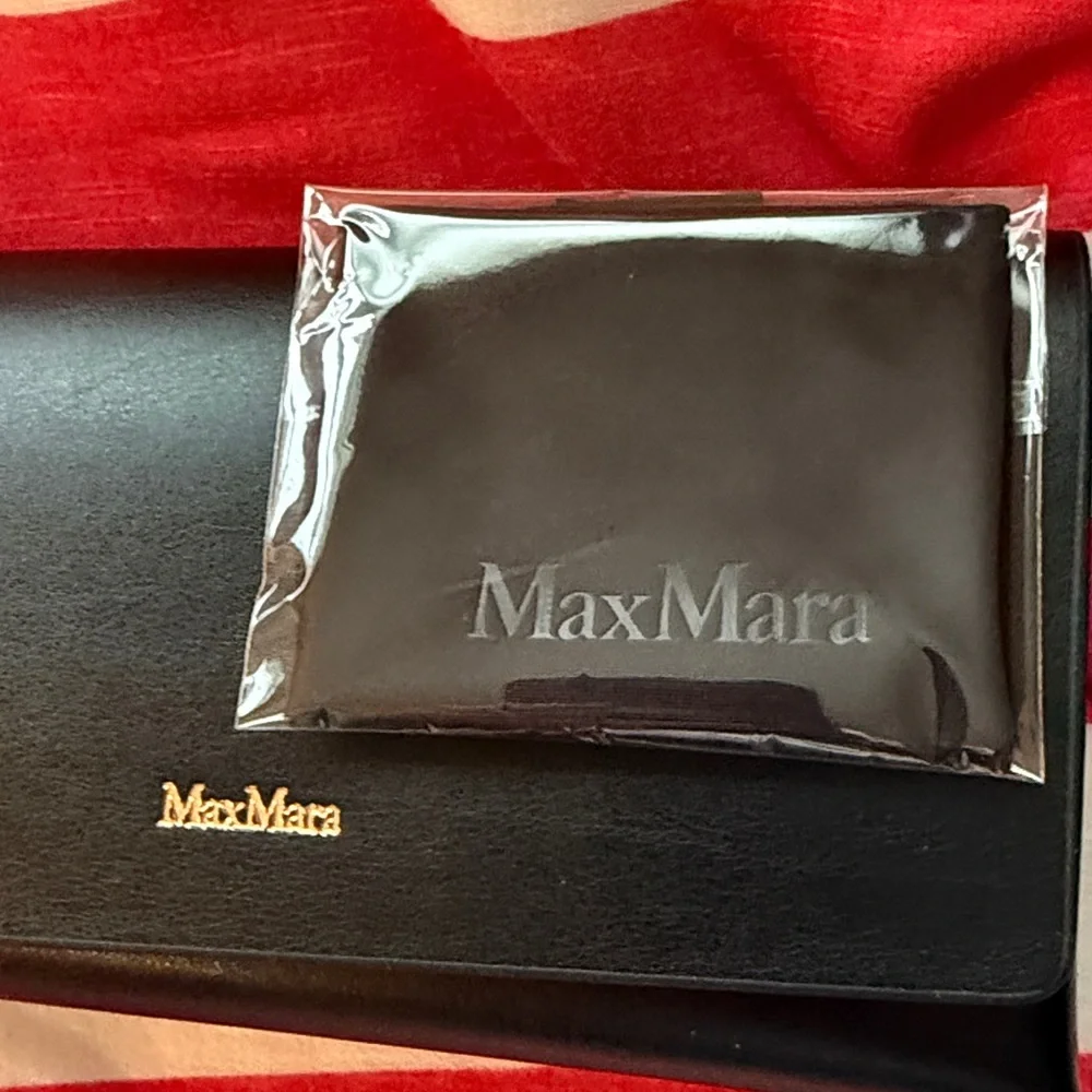 MaxMara 55mm Black Vintage Inspired Rounded Sunglasses with Dark Lenses NIC